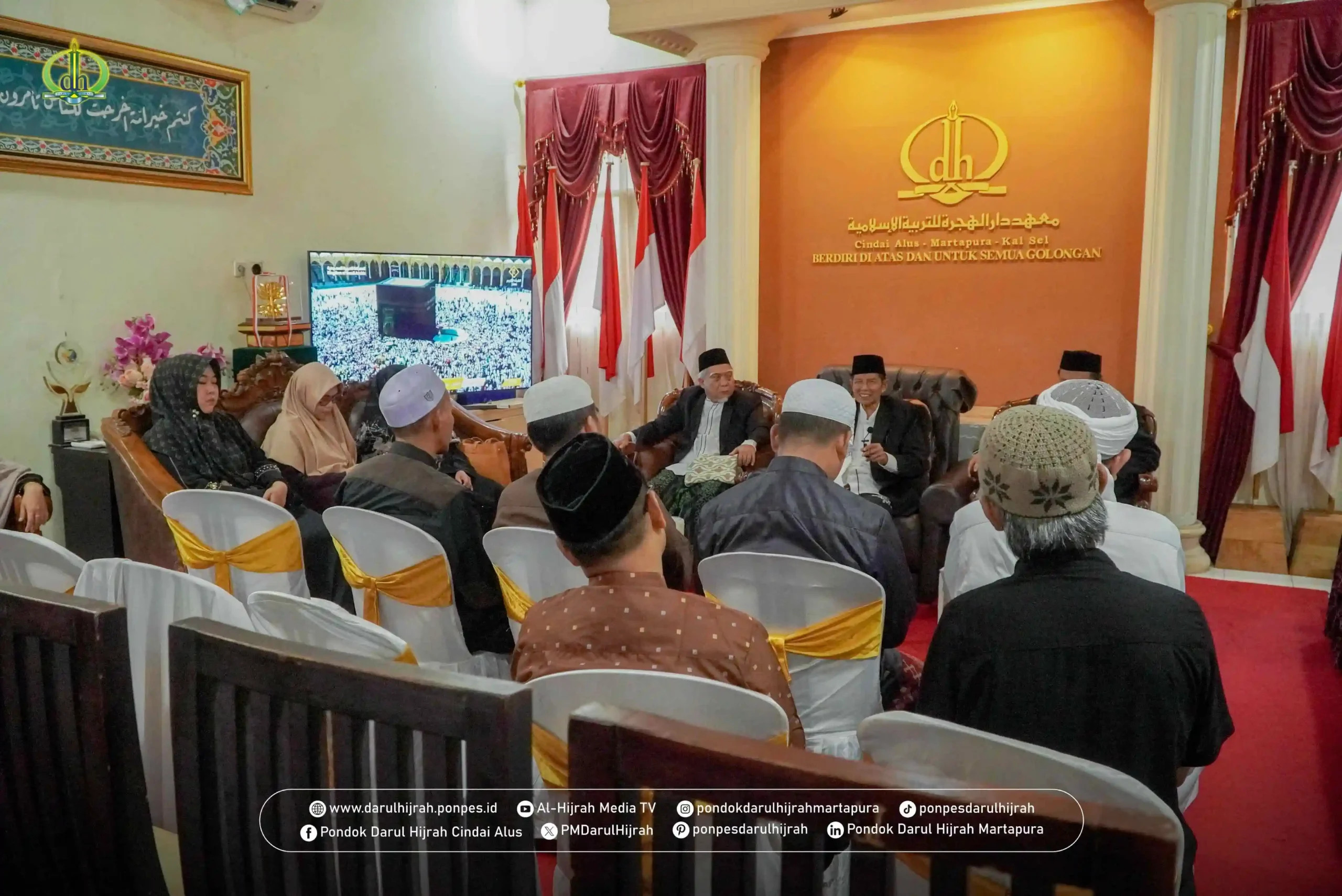 para santri pertama putra silaturahmi dengan pimpinan sebelum kegiatan berbuka puasa bersama