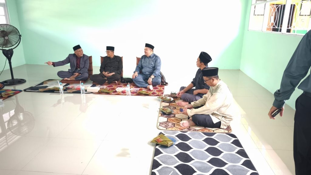 Gedung asrama santri yang baru direnovasi di Pondok Darul Hijrah