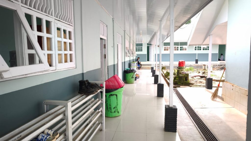 Suasana syukuran peresmian renovasi asrma santri Gedung Al Arqam di Pondok Darul Hijrah