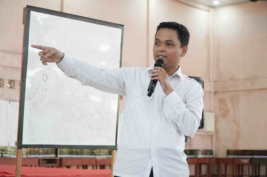 Sesi bimbingan teknis Fathul Kutub dan Bahtsul Masa'il oleh Ust. H. Muhammad Lc. dan Ust. Rifki, memberikan pemahaman mendalam tentang kitab klasik.