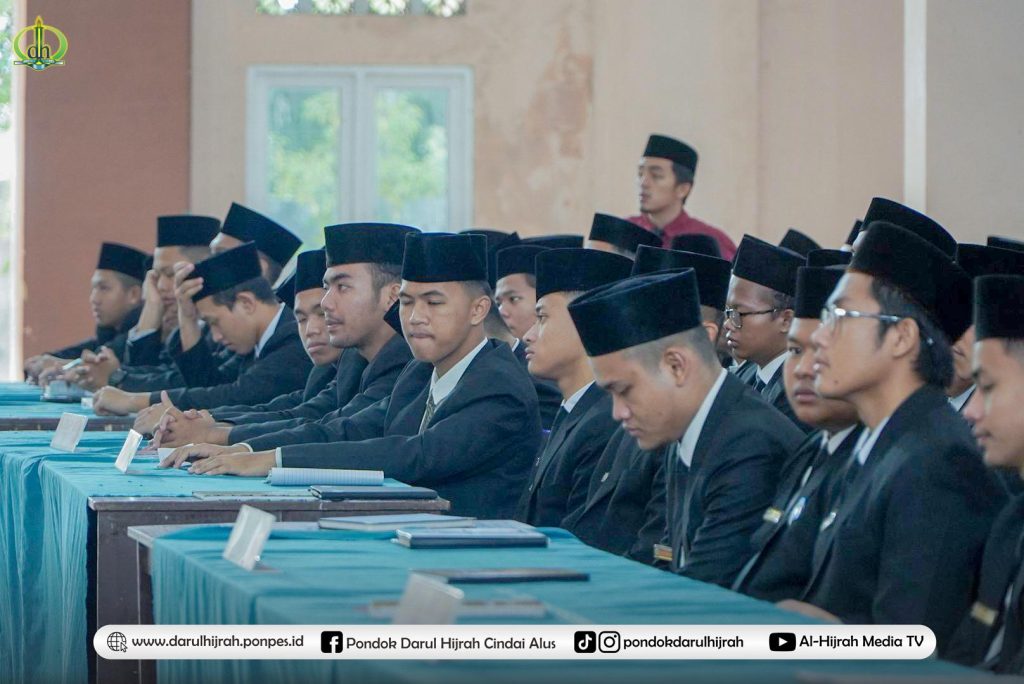 Santri Menyimak Taujihad Wal Irsyadat Fathul Mu Jam