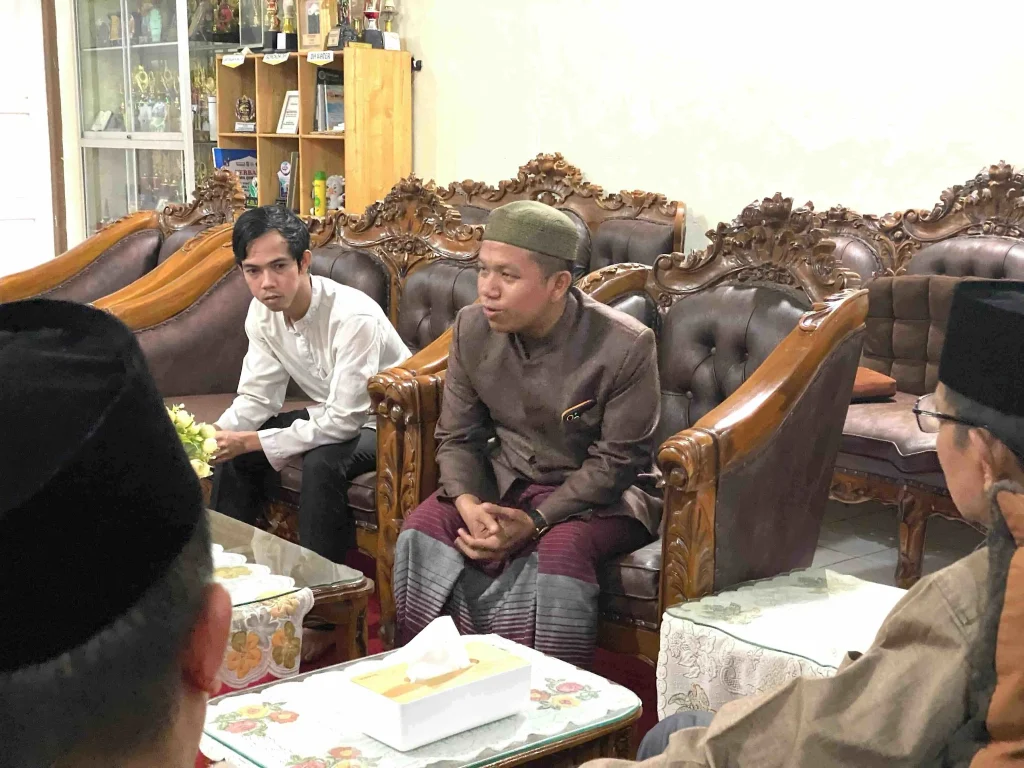 Ketua Pengurus Arafa center menyampaikan maksud dan tujuan pada kunjungan dan silaturahmi kepada Pimpinan Pondok Darul Hijrah