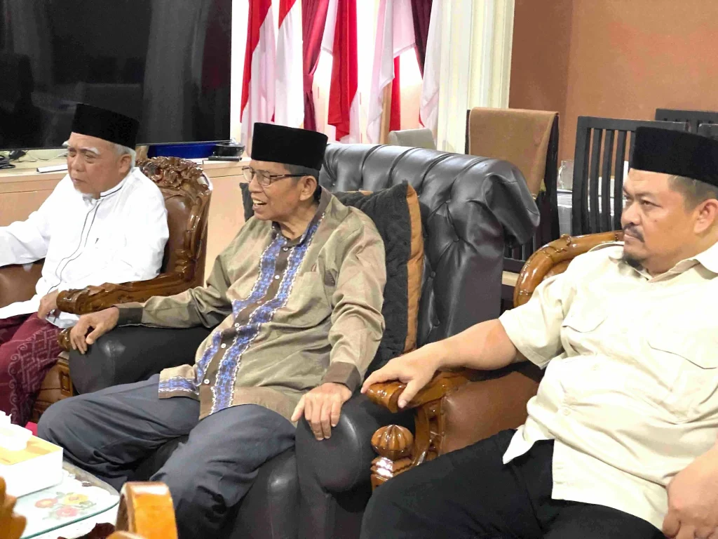 3 pimpinan pondok darul hijrah menerima kunjungan dan silaturahmi arafa center