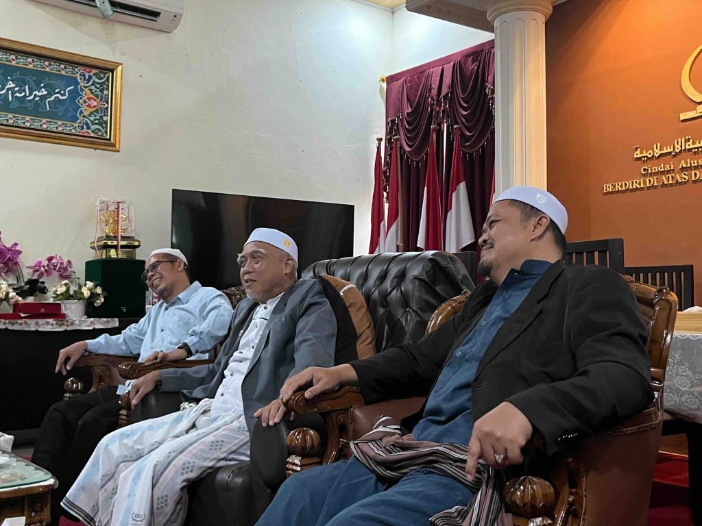 Kedatangan Pengurus Yayasan Karantina Tahfidz Al Quran Nasinal