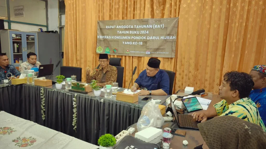 Pimpinan membuka RAT Koperasi Konsumen 2025