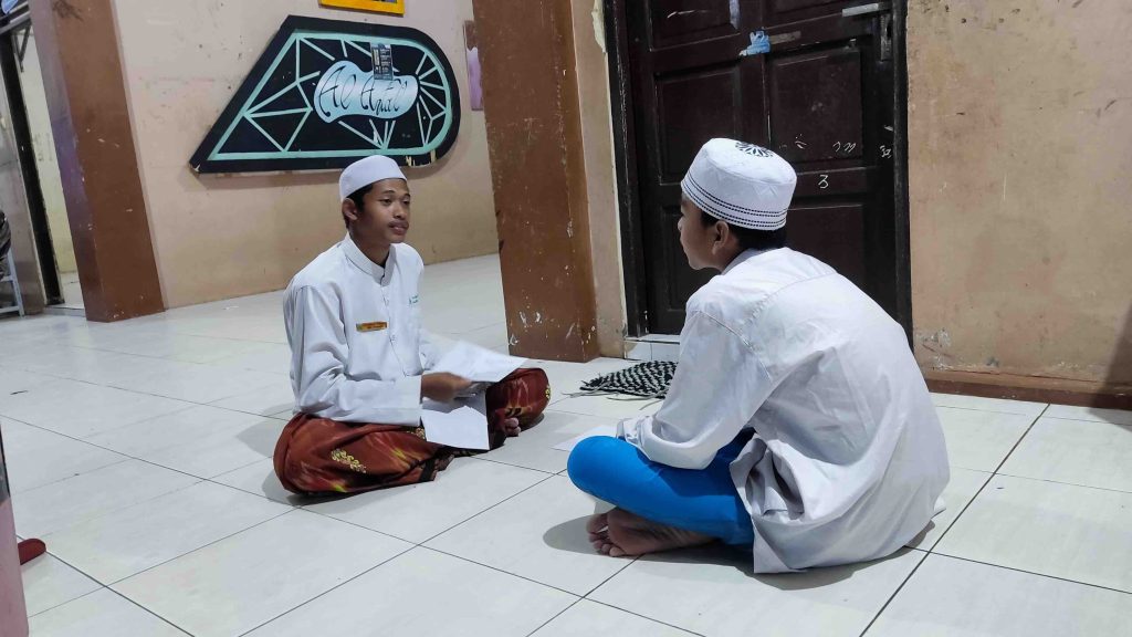 Kegiatan ujian syafahi di pesantren untuk meningkatkan keterampilan komunik