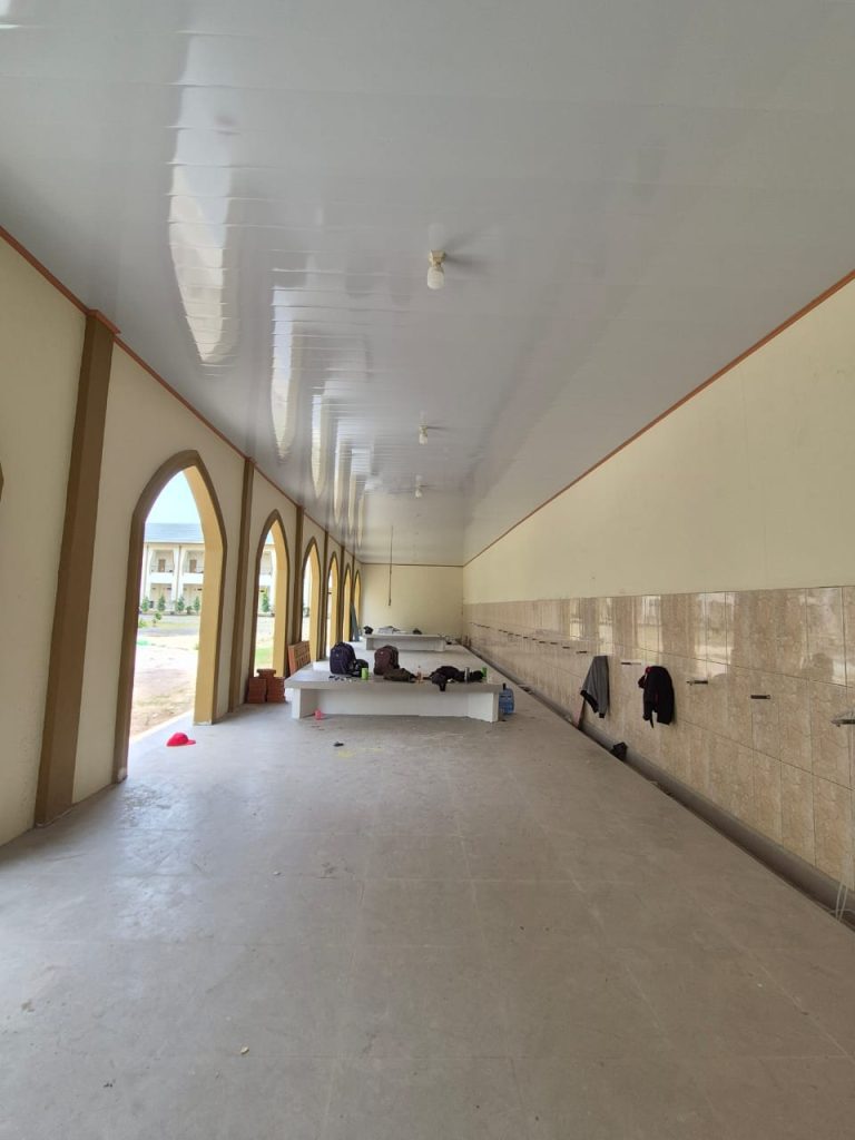 Ruang wudhu di masjid yang bersih dan nyaman