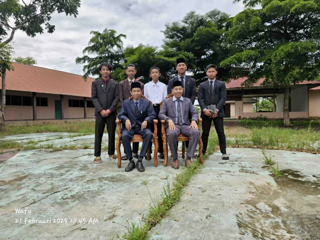 Perfotoan Bersama setelah nasehat menjelang liburan santri