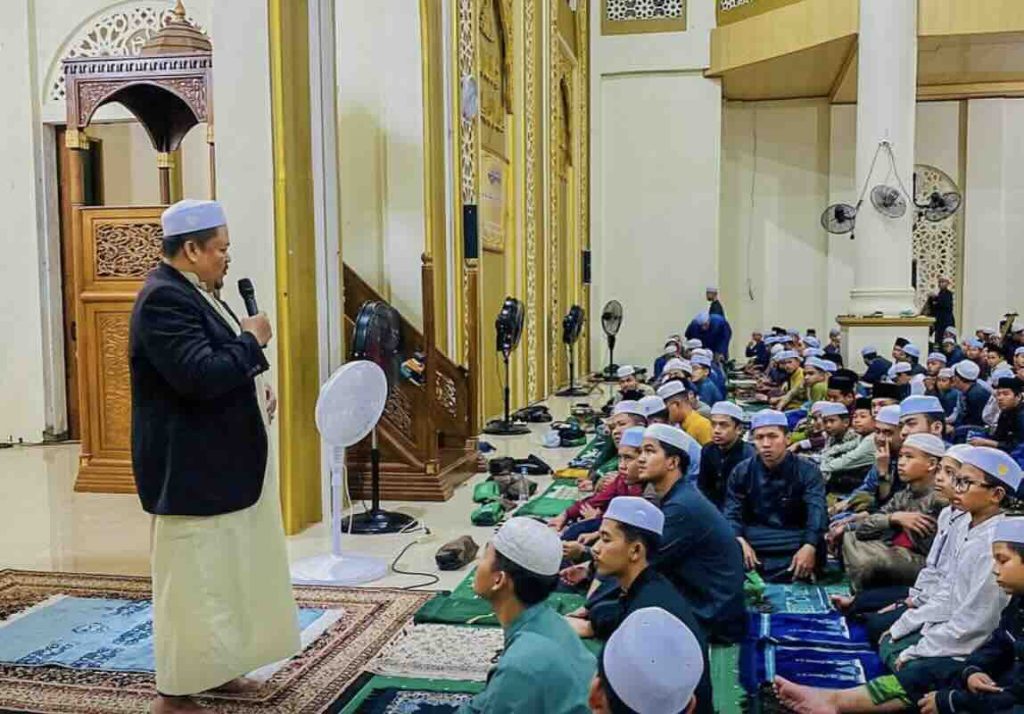 Tausiah Pertama Pimpinan Pondok sebelum Tarawih Pertama 2025