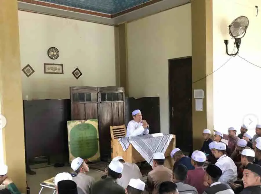 Ust. Abdullah, M.Pd. Menyampaikan tausiyah tentang amaliyah bulan ramadhan