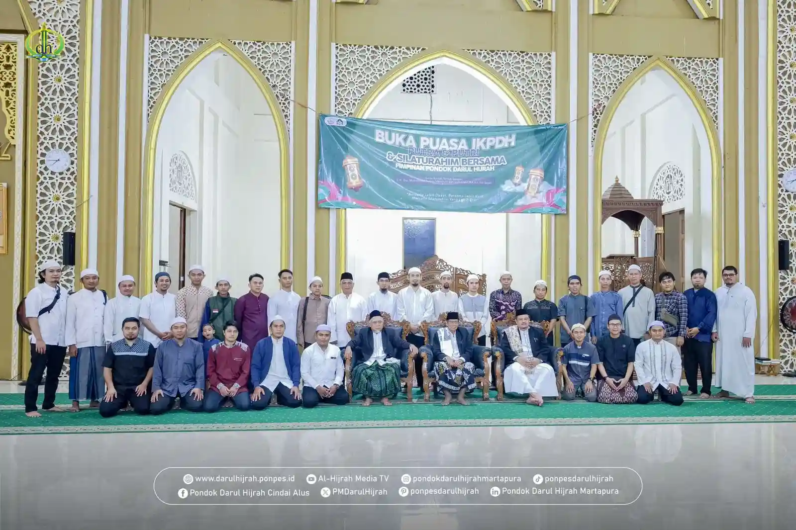 angkatan 13 hingga 17 berfoto bersama setelah berbuka puasa bersama