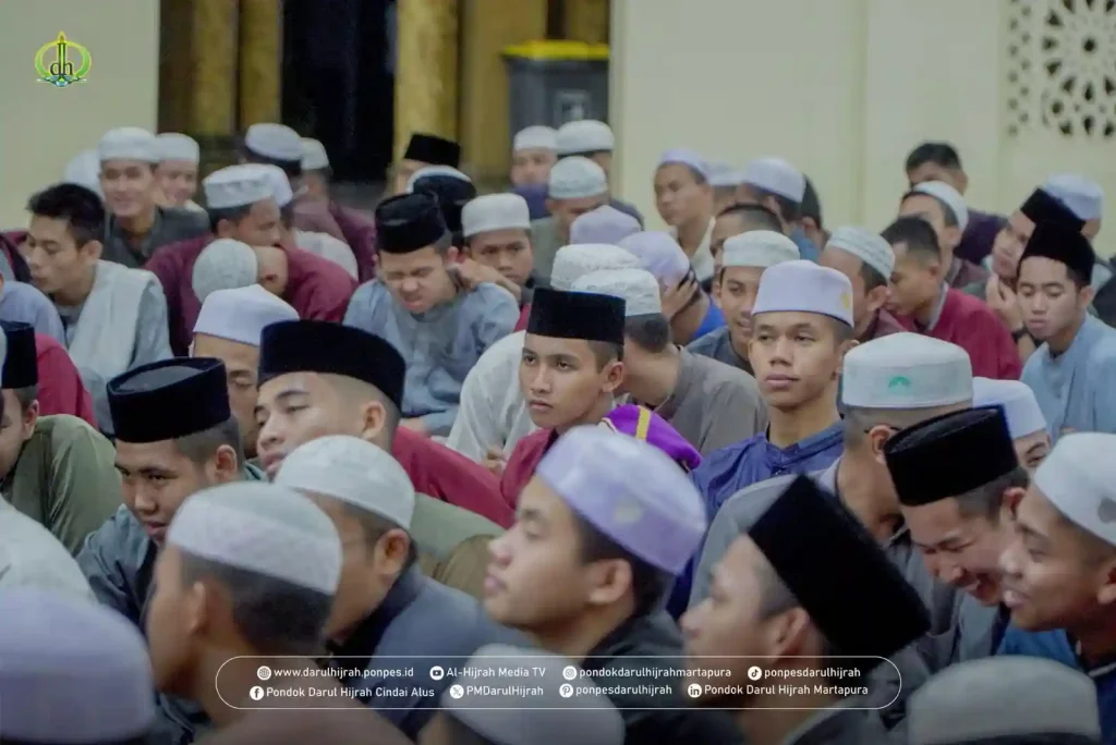 santri mendengarkan etiket perpulangan