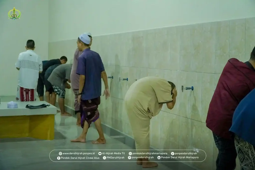 setelah Inspeksi Bangunan oleh pimpinan para santri menggunakan fasilitas wudhu