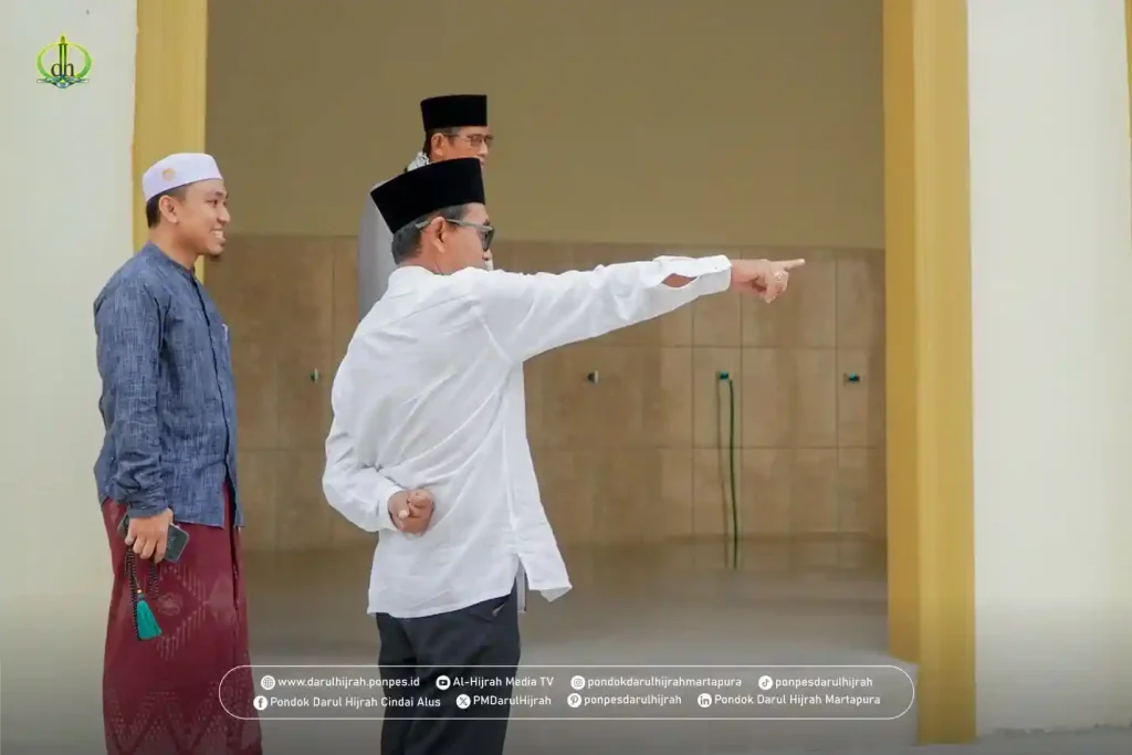 Pimpinan Pondok Darul Hijrah melakukan Inspeksi Bangunan ruang wudhu
