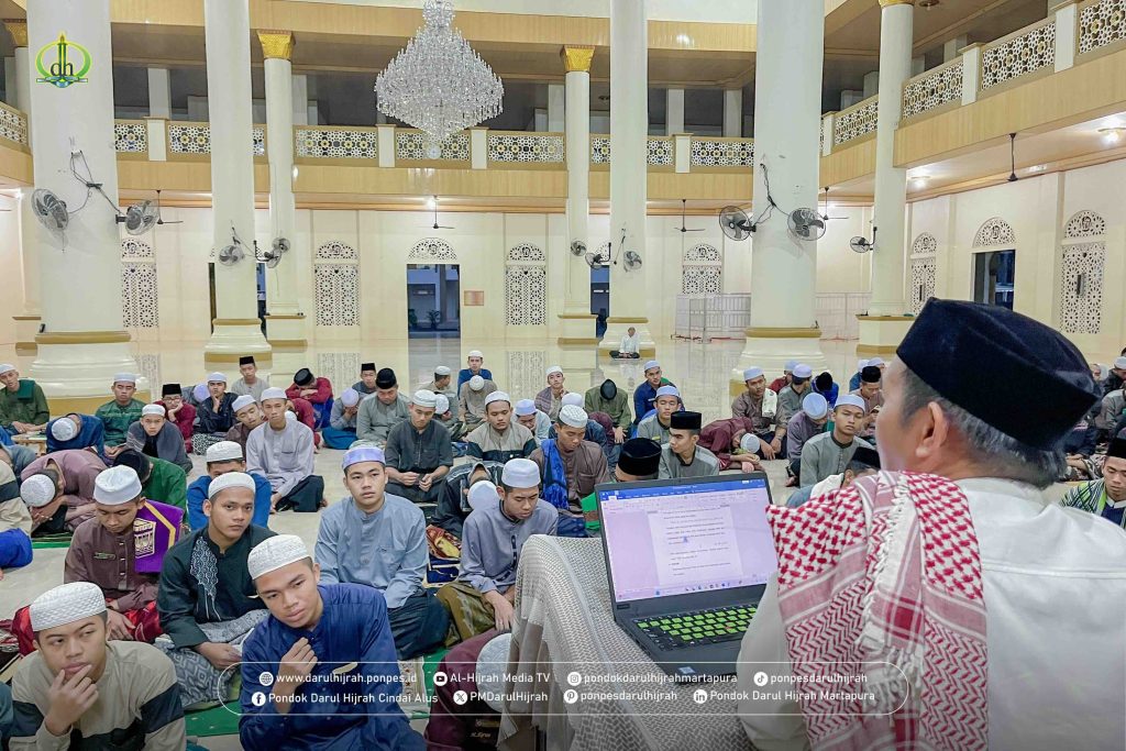 santri menyimak kuliah subuh tentang inspirasi al quran