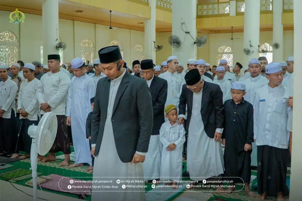 Ust. Halim menjadi Imam idul Fitri, dan setelahnya menjadi khatib idul fitri tentang kembali ke fitrah