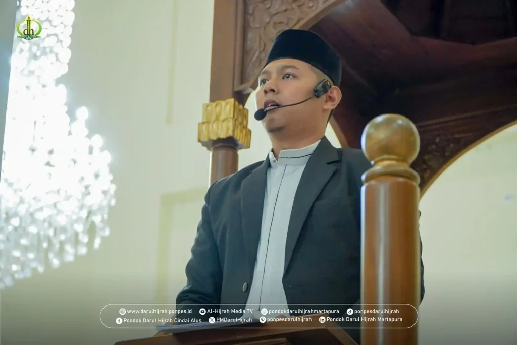 Ust. Halim menjadi Khatib dengan fokus khutbah tentang kembali ke fitrah