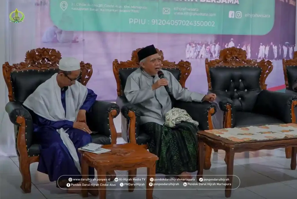 Pimpnan Pondok Darul hijrah menyampaikan arahan pada kegiatan bimbingan manasik umroh lengkap