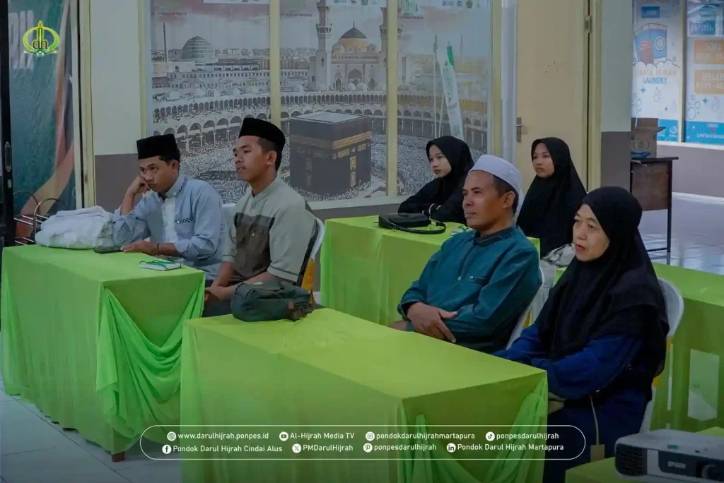 peserta Umroh El Hijrah Wisata mendengarkan bimbingan manasik umroh lengkap