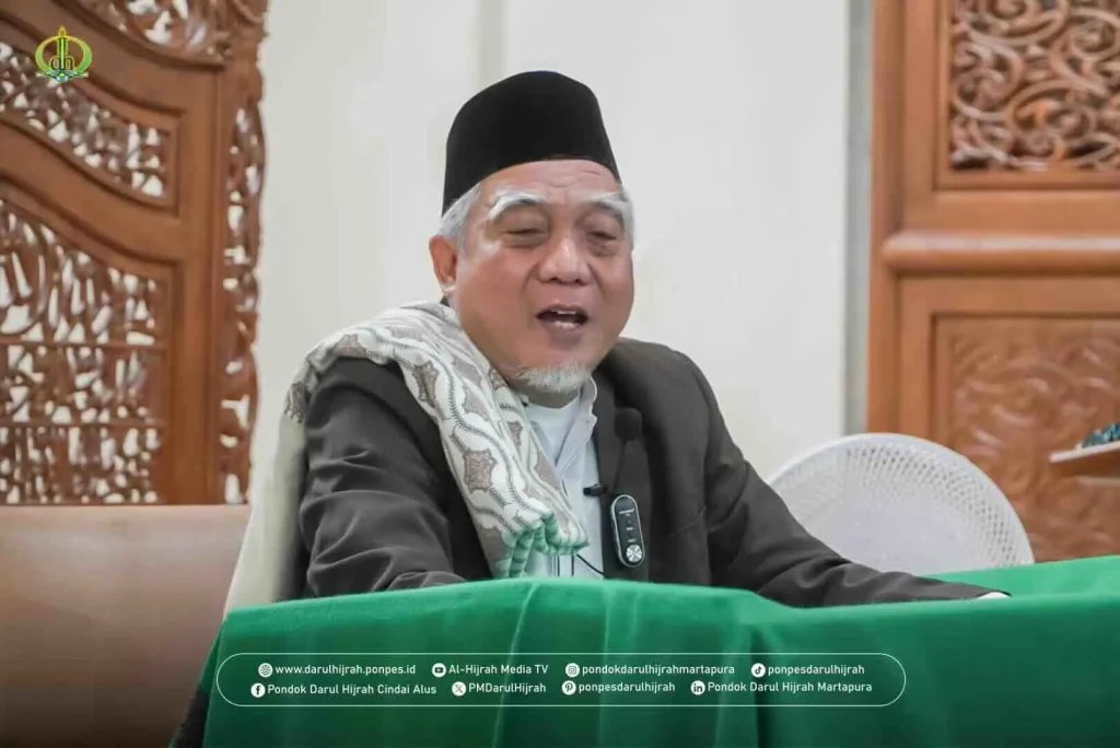 Kiai Asnawari Rahman menyampaikan ceramah tentang Manfaat Puasa dalam Kehidupan