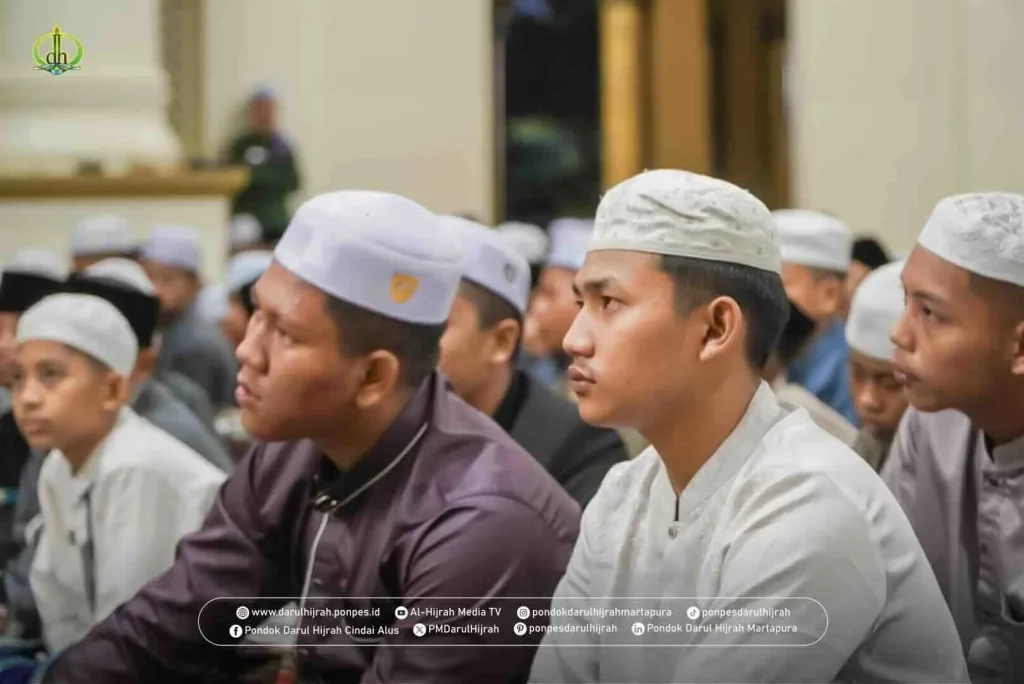 para santri mendengarkan ceramah Manfaat Puasa dalam Kehidupan