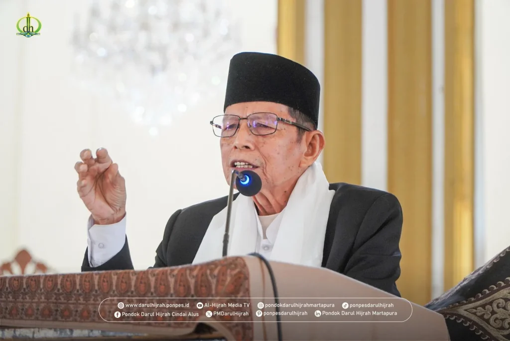 Pimpinan Pondok Darul Hijrah menyampaikan nasehat perpulangan pada pembekalan perpulangan santri Pondok Darul Hijrah