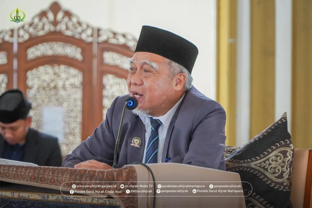 Kiai Asnawari Rahman, S.Ag. menyampaikan nasehatnya pada kegiatan pembekalan perpulangan santri