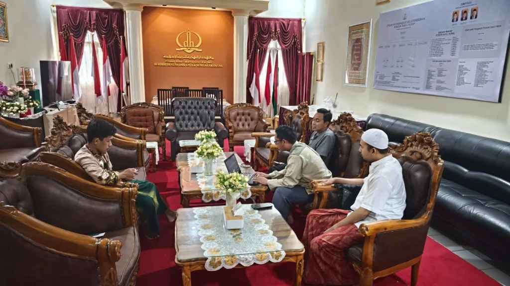 rapat panitia pemangunan menara palakiyah tentang penggunaan dana hibah daerah