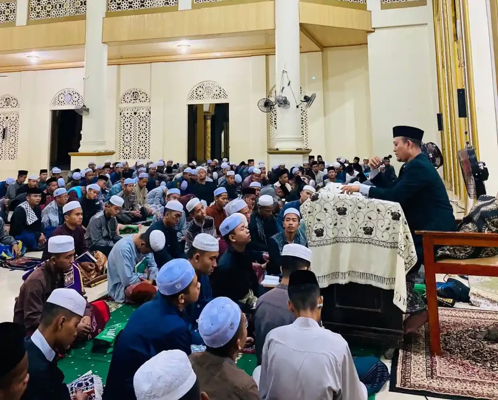 Ust. Dedy Hafidian menyampaikan kuliah subuh tentang sejarah nuzulul quran