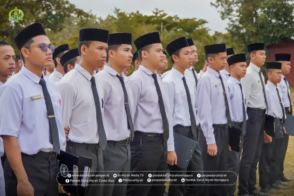 santri semangat dalam kegiatan absen disiplin santri