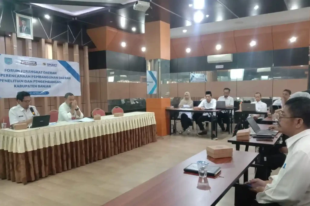 nara sumber menyampaikan materi dan rencana pemkab banjar pada kegiatan Pelaksanaan Forum Perangkat Daerah