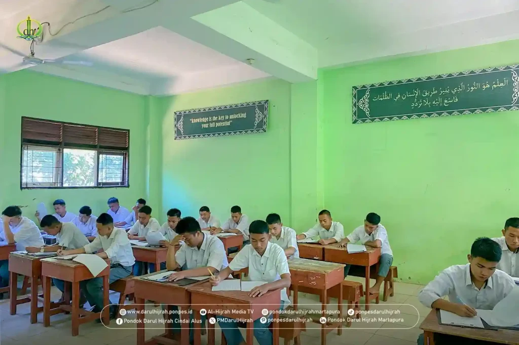 para santri konsentrasi melaksanakan lembar ujian-madrasah-2025