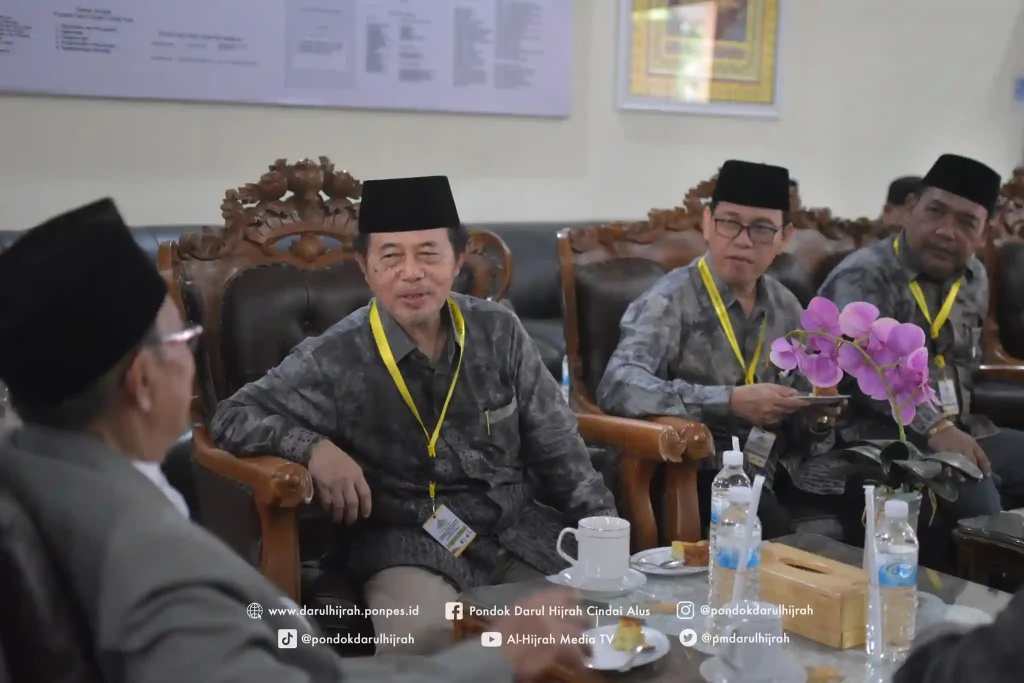 ramah taman Maestro Kaligrafi Indonesia bersama pimpinan pondok darul hijrah cindai alus