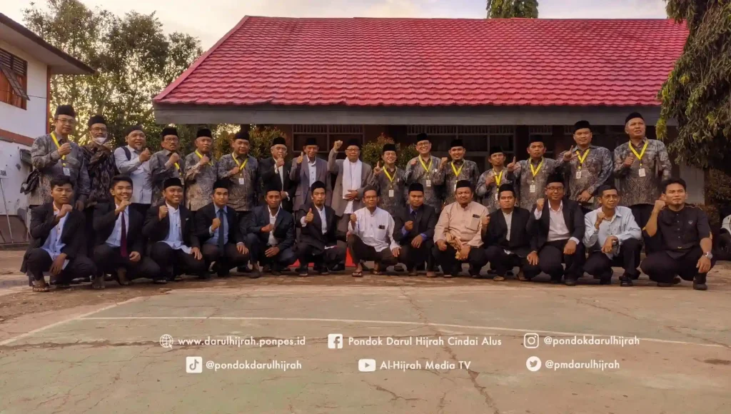 Kunjungan Maestro Kaligrafi Indonesia ke Pondok Darul Hijrah, dan berfoto bersama para guru