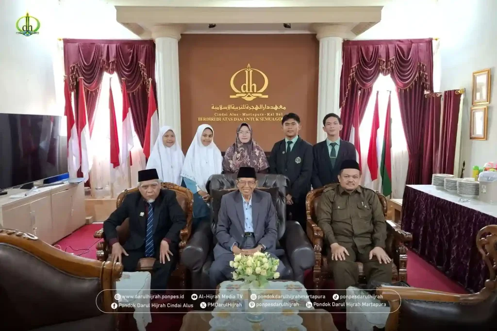 perfotoan pengabdian gontor bersama Pimpinan Pondok Darul Hijrah Cindai Alus