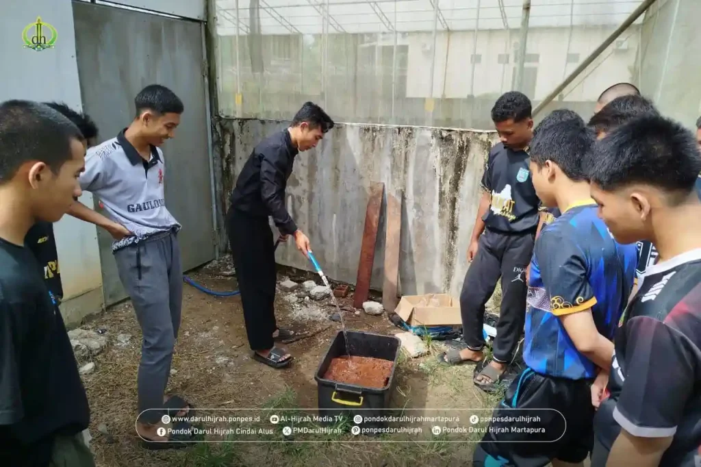 Praktik pada kegiatan pengembangan petani di Green House Pondok Darul Hijrah Cindai Alus