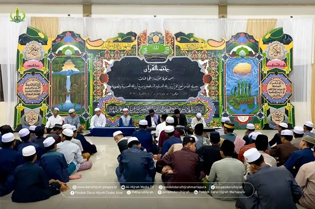 para santri dan guru menjadi saksi Gusti Muhammad Hanif Hidayat melaksanakan khataman quran 30 juz di PTQ Darul Hijrah 3