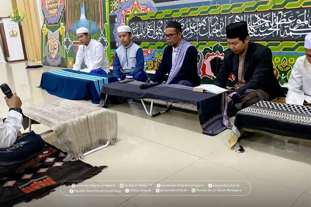 para guru mendengerakan bacaan Gusti Muhammad Hanif Hidayat yang melaksanakan khataman quran 30 juz di PTQ Darul Hijrah 3