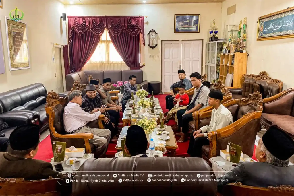 ramah tamah pimpinan pdondok saat memberikan sambutan kunjungan silaturahmi pada rombongan Pesantren Taruna Al Qur'an