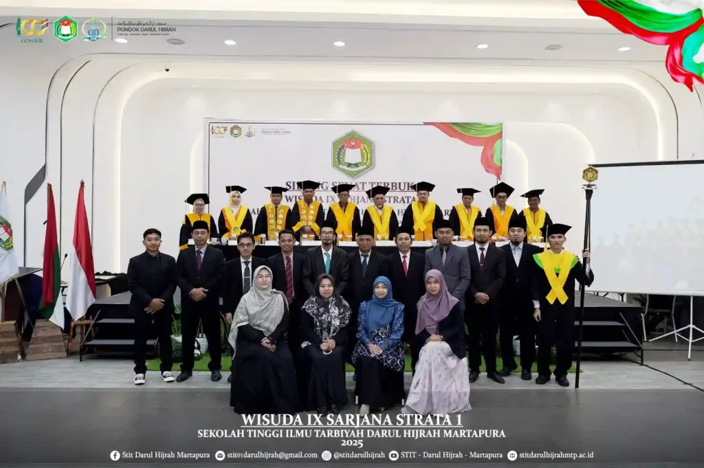 Foto bersama civitas akademika pada wisuda sarjana ix STIT Darul Hijrah tahun 2025