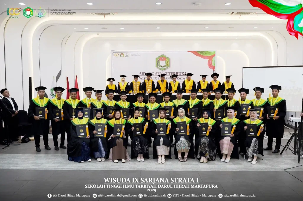 Foto bersama pada wisuda sarjana ix STIT Darul Hijrah tahun 2025