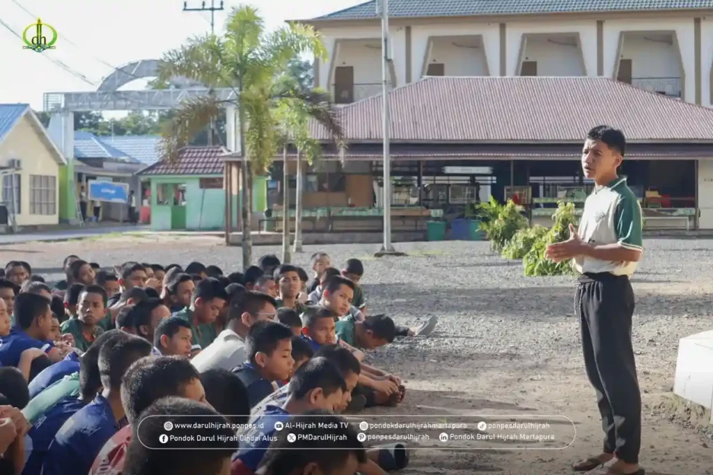 evaluasi setelah olah raga lari pagi Santri Pondok Darul Hijrah Cindai Alus Martapura