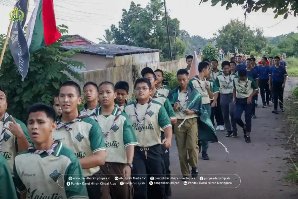 olah raga lari pagi Santri Pondok Darul Hijrah Cindai Alus Martapura menyisir jalan desa