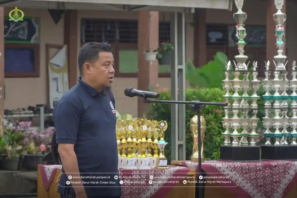 nampak hadiah bagi kelas yang akan mendapatkan juara apada class meeting pondok darul hijrah cindai alus