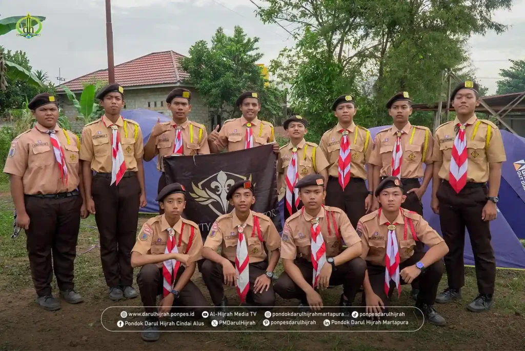 latihan persiapan oleh santri putra dan santri putri Pondok Darul Hijrah Cindai Alus menghadapi WMSJ tahun 2025 dalam rangka 100 tahun gontor di bumi perkemahan MI Bitsalatsati lughot desa cindai alus