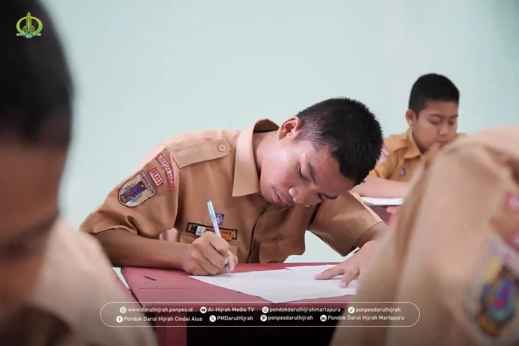 ujian di pesantren di Pondok Darul Hijrah Cindai Alus Martapura terus berjalan hingga 23 juni 2025