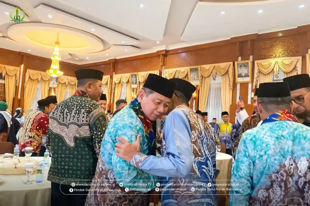 pimpinan pondok darul hijrah bertemu denga kakanwil provinsi kalimantan selatan pada kegiatan rakorda mui kalsel tahun2025