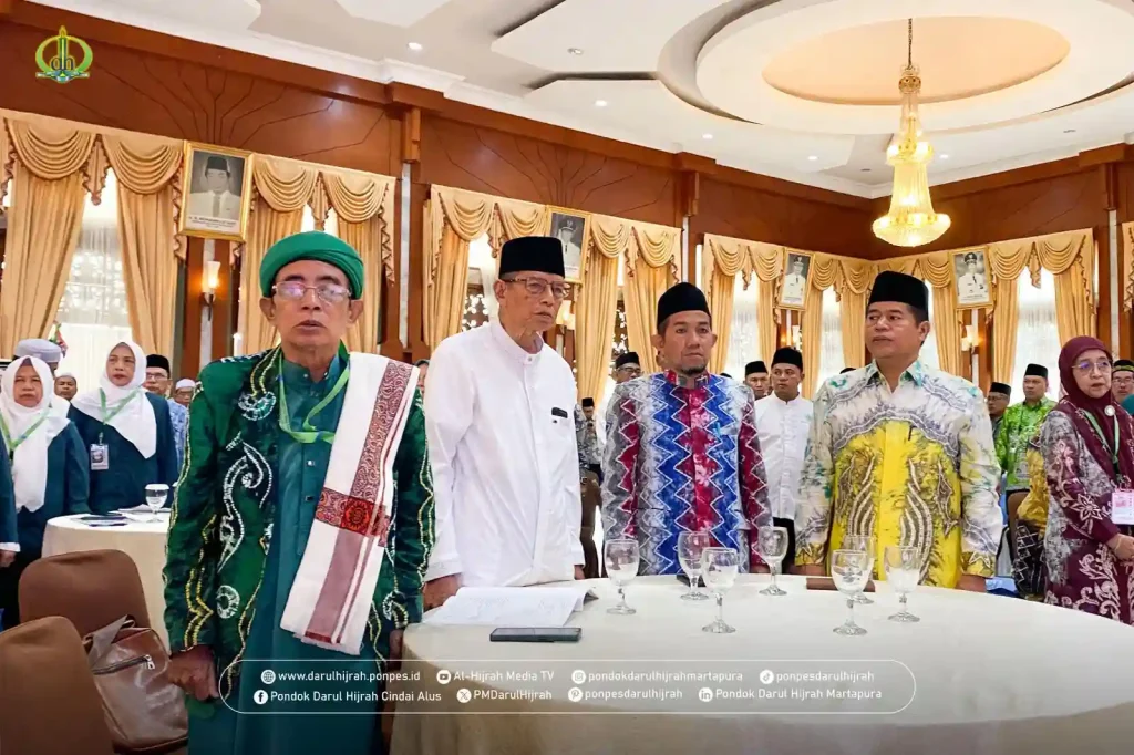 pmpinan pondok darul hijrah bersama pimpinan pondok dan tokoh agama lainnya pada raokorda mui kalsel