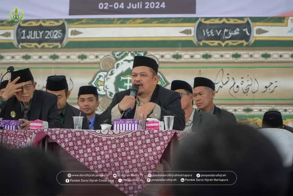 Para Pimpinan Pondok memberikan arahan pada kegiatan pembekalan guru baru di Pondok Darul Hijrah Cindai Alus Martapura
