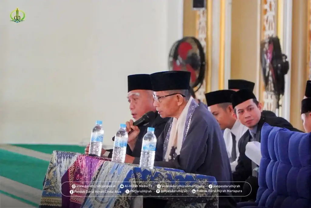 pimpinan pondok darul hijrah cindai alus memberikan pengarahan pada PENGUMUMAN PEMBAGIAN KELAS